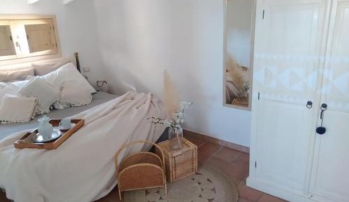 One-Bedroom Deluxe Apartment