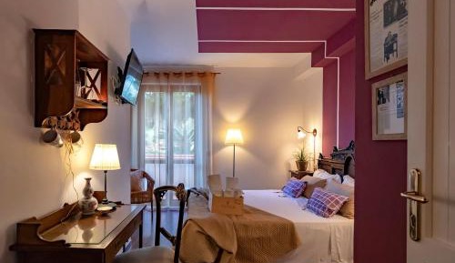 Deluxe Double Room with Side Sea View