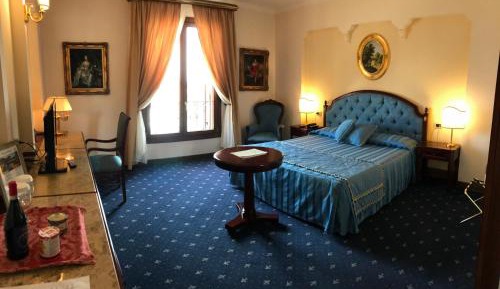 Large Double or Twin Room
