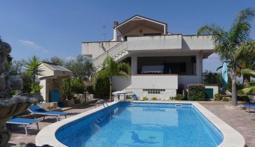Apartment with Pool View 