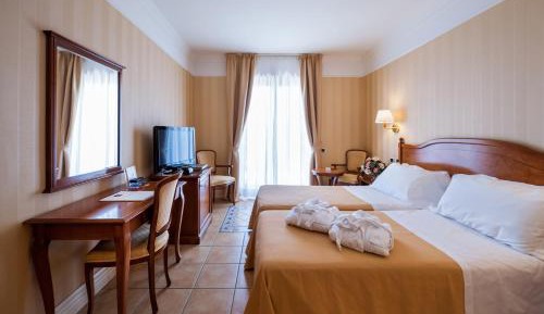 Superior Double or Twin Room with Partial Sea View