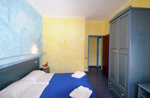 Province of Messina Hotel | Three-Room Apartment a Stones Throw from The Sea