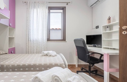 Cinisi House | Holiday Home 'Villa Antonio' with Sea View, Wi-Fi and Air Conditioning