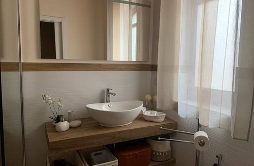 Castelbuono Villa | Villa ampia e accogliente con uliveto in borgo mediievale