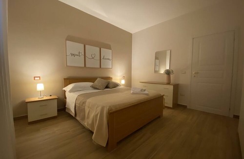Castelbuono Villa | Villa ampia e accogliente con uliveto in borgo mediievale