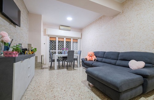 Mili San Pietro Apartment | Apartment 'Aurora Inn' with Balcony, Wi-Fi and Air Conditioning