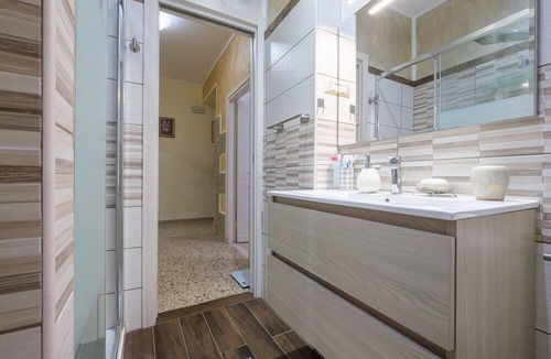 Mili San Pietro Apartment | Apartment 'Aurora Inn' with Balcony, Wi-Fi and Air Conditioning