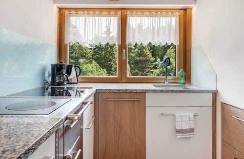 Collalbo Apartment | Apartment 'Morgenrot' with Mountain View, Shared Terrace and Wi-Fi