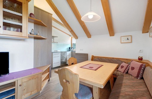 Collalbo Apartment | Apartment 'Morgenrot' with Mountain View, Shared Terrace and Wi-Fi