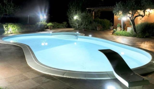 Beautiful private villa for 7 guests with WIFI, private pool, A/C, TV and parking
