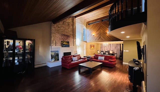 Cosy House with Sauna in Central Vancouver