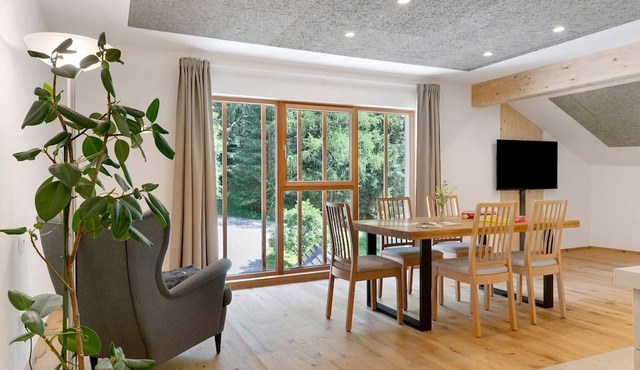 Apartment 'Laimbruchhof Harald' with Mountain View, Shared Garden and Wi-Fi