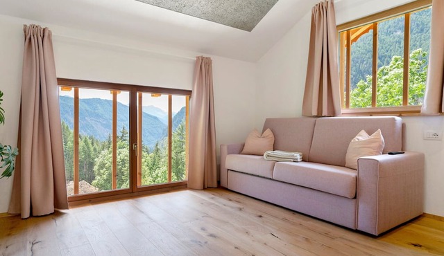 Apartment 'Laimbruchhof Eva' with Mountain View, Shared Garden and Wi-Fi