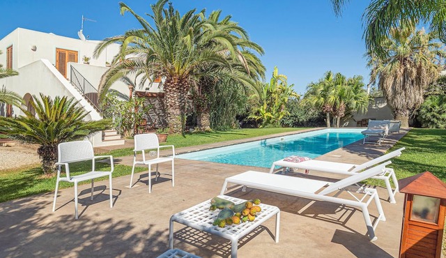 Beautiful home in Menfi with private swimming pool, can be inside or outside