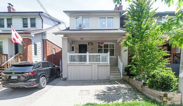 4BR Midtown Toronto Retreat | Parking | TTC 5 Min Walk