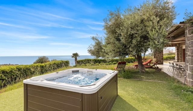 Villa 'Bea Holiday Home with Sea View', Private Terrace and Garden