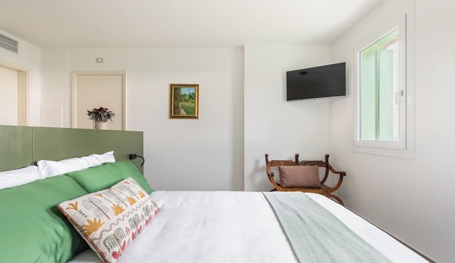 Il Pino - Studio Apartment, Sleeps 2