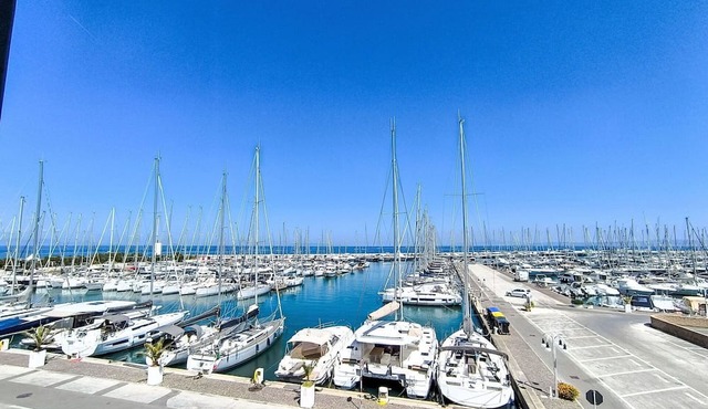 Nice apartment for 6 people with WIFI, A/C, balcony and pets allowed