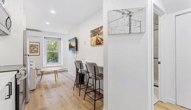 New Boho Downtown 10 BIG bedrooms 7 Full Bath
